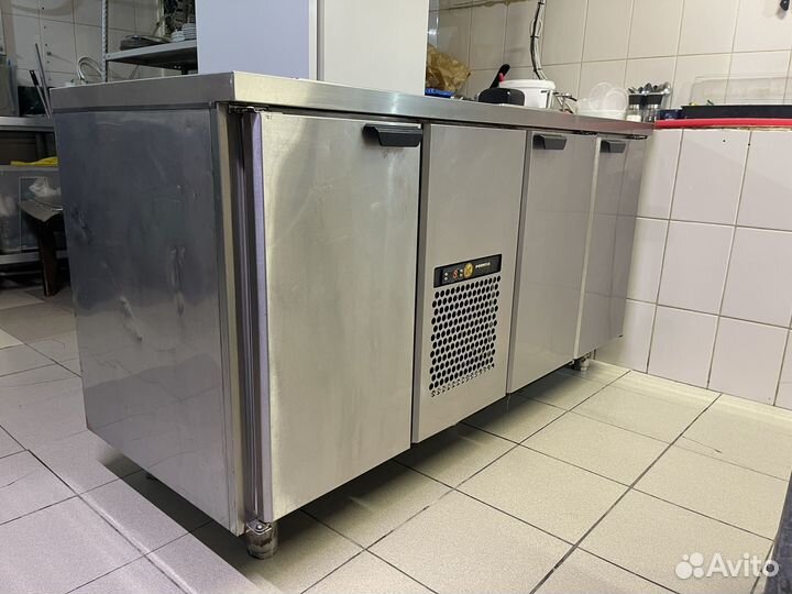 Холодильный стол с гастроемкостями