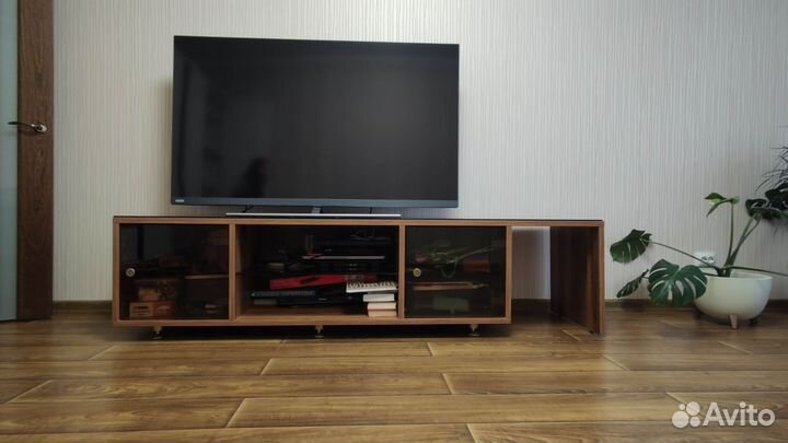 Тумба под телевизор длинная, б/у