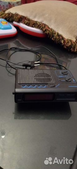 Винтажные часы-радио Poppy