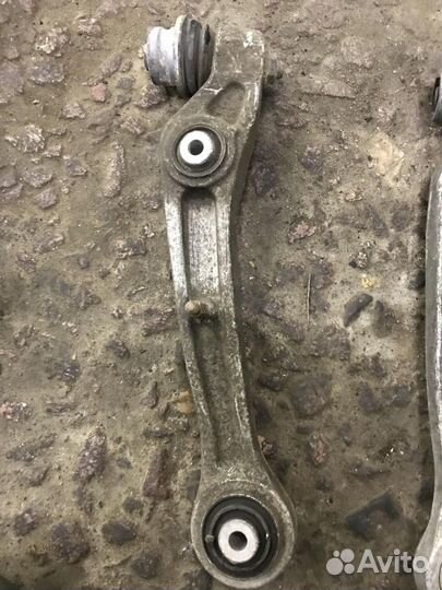 Рычаг передний нижний левый Audi A8 (D4,4H) 2011