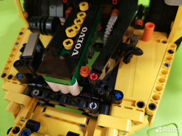 Конструктор lego Самосвал Volvo 6х6
