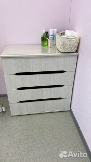 Зеркало,кушетка,комод,столик