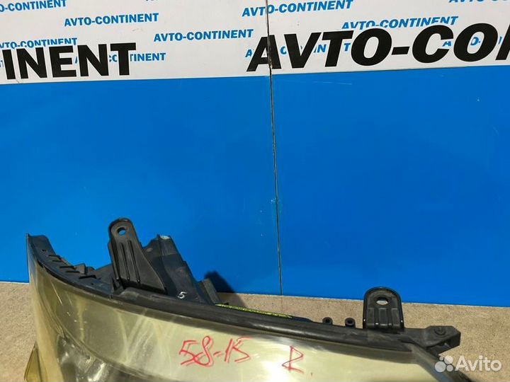 Фара правая Toyota Alphard ANH10 2AZ