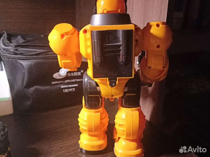 Игрушка робот