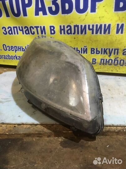 Фара правая Renault Sandero