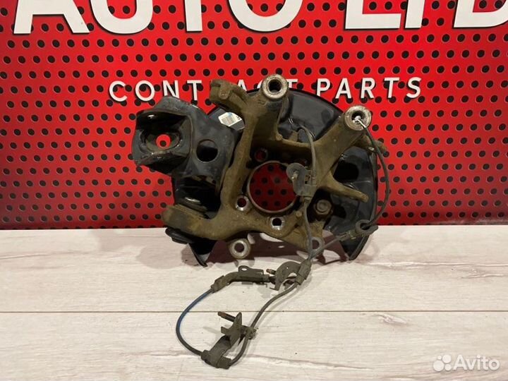 Кулак задний правый Lexus Nx 300H Z10 X2ARY32T