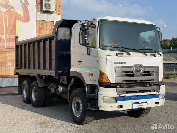 Hino 700 (Profia), 2012