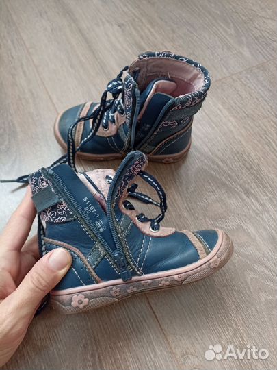 Ботинки для девочки 22