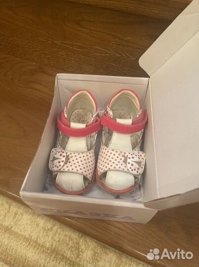 Босоножки для девочки 23