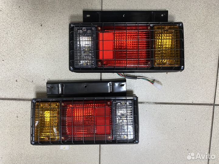 Задние фонари Isuzu Elf, цена за пару