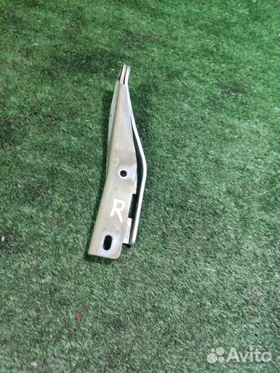 Петля капота правая Peugeot 206