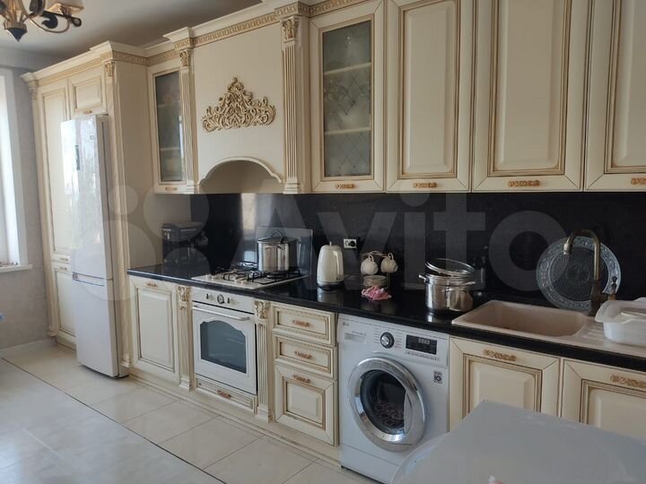 2-к. квартира, 72 м², 1/4 эт.