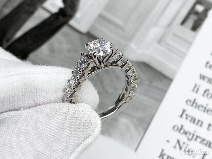 Золотое кольцо с бриллиантом 750 проба