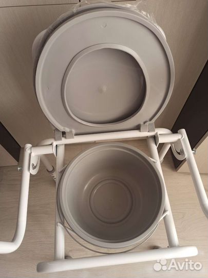 Кресло стул-туалет с поручнями