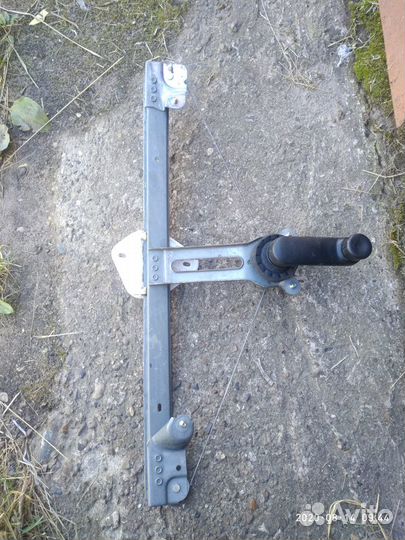 Стеклоподьемник Рено Логан