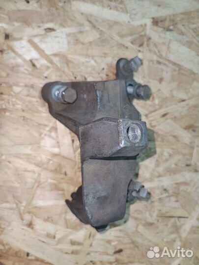 Кронштейн крепления, опора МКПП Renault scenic 3