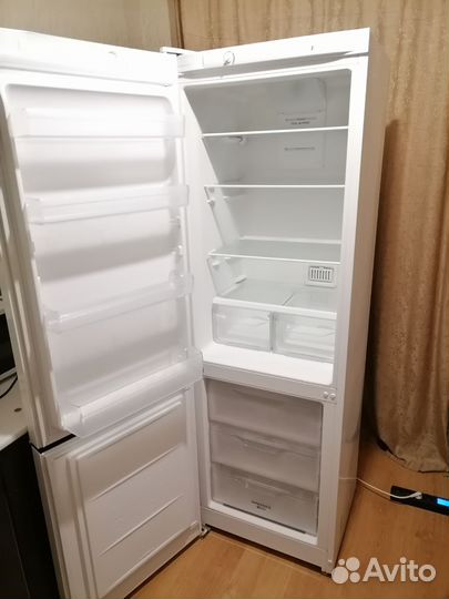 Холодильник Indesit