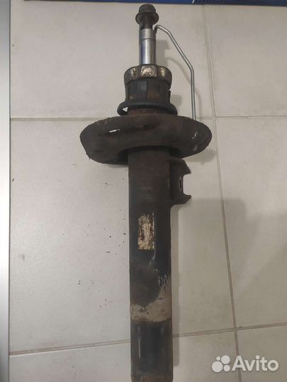 Амортизатор передний на Шкода Октавия А5