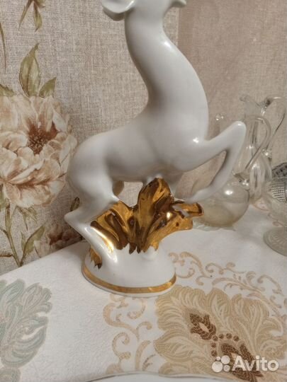 Фарфоровая статуэтка Олень