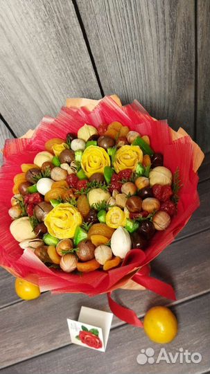 Съедобные букеты из сухофруктов и орехов на заказ