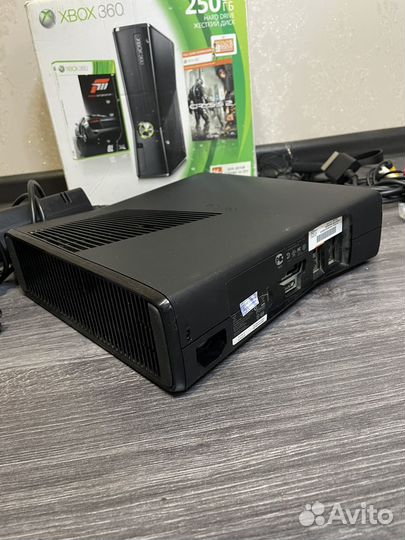 Xbox 360 Slim / в отличном состоиянии / игры