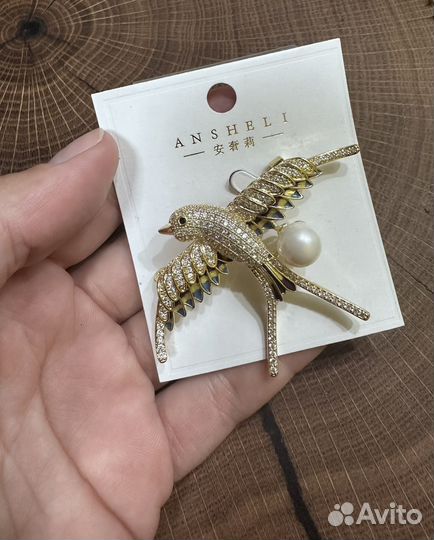 Брошь птица