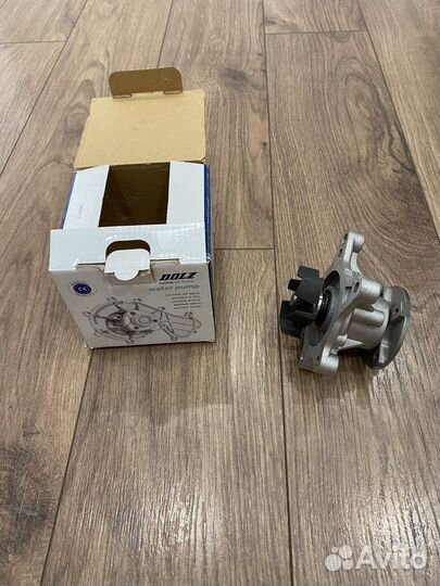 Водяной насос помпа