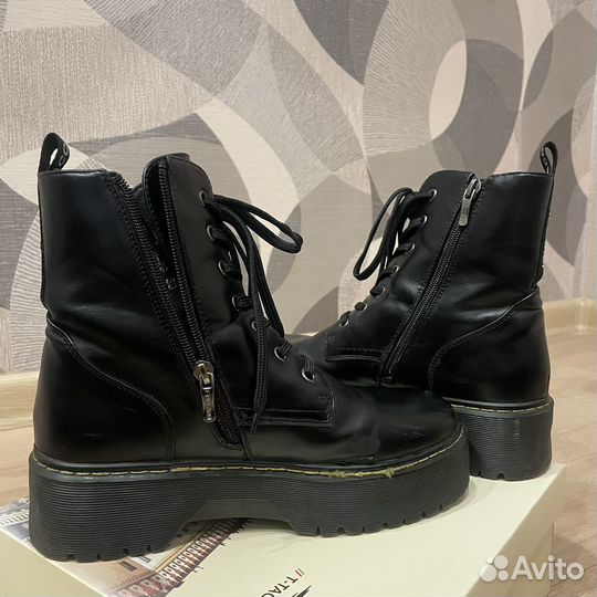 Высокин ботинки в стиле Dr. Martens