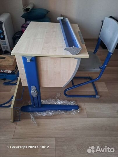 Растущая парта и стул деми