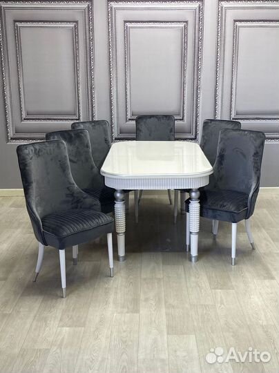 Стол обеденный. В наличии
