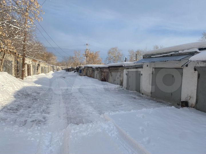 Гараж, > 30 м²