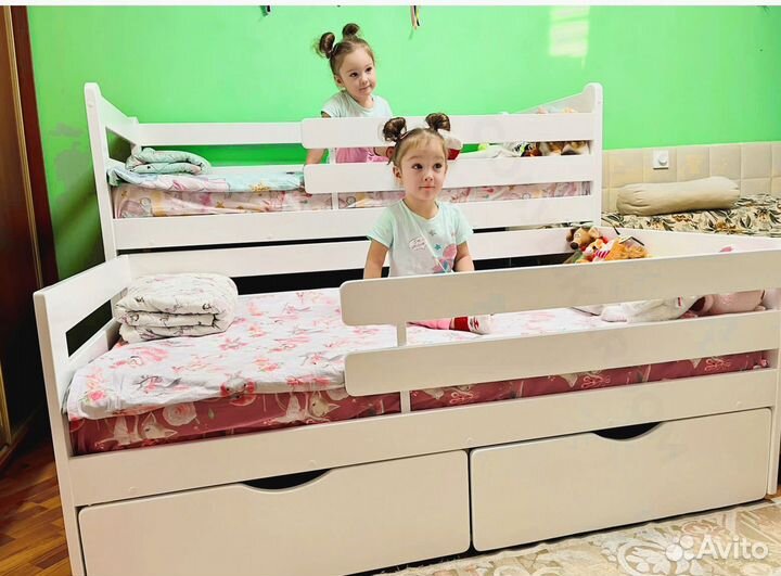 Детская кровать для двоих из настоящего дерева