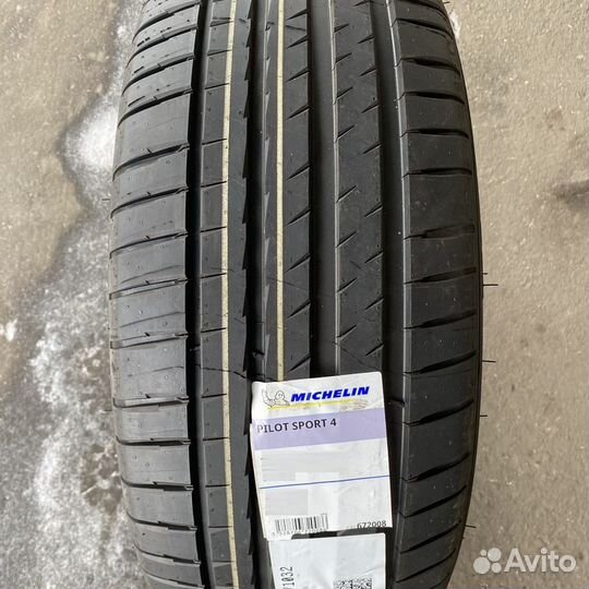 Michelin Pilot Sport 4 225/55 R19 Y