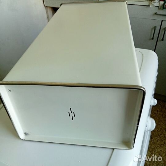 Винтажная металлическая хлебница