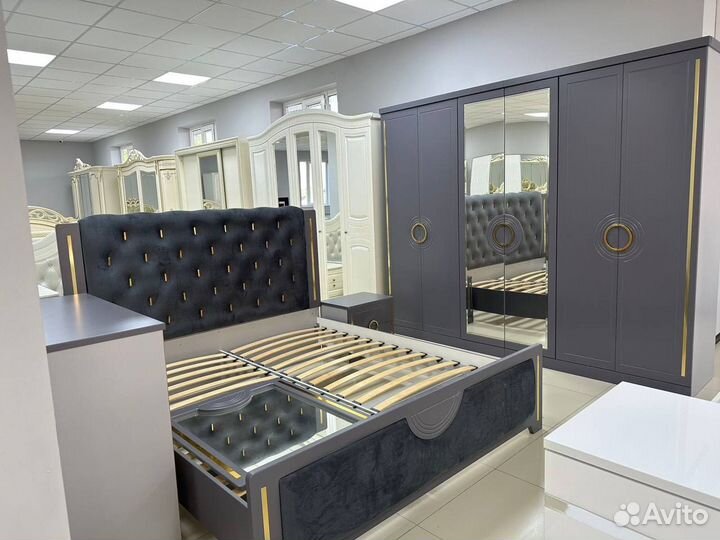 Спальный гарнитур