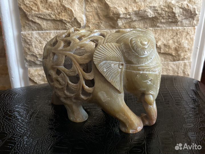 Статуэтка слона из мрамора