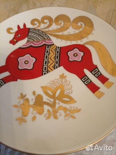 Тарелка декоративная, ифз, красный конь