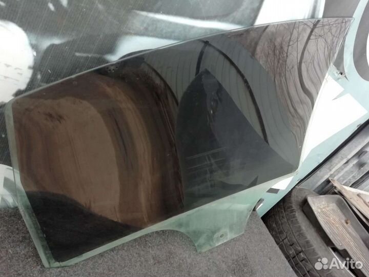 Стекло задней левой двери VW Passat B5+2000-2004 г