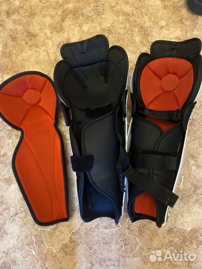 Щитки Reebok SR15