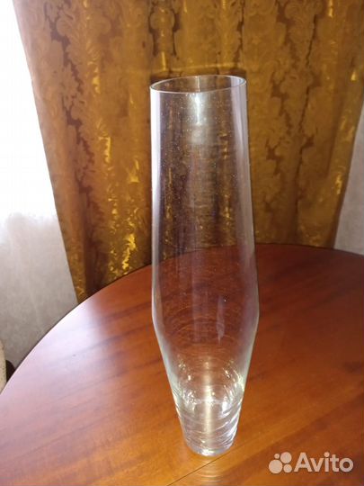 Стеклянная высокая ваза