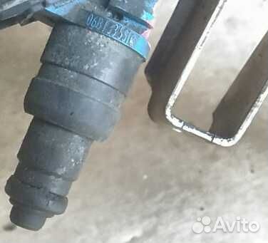 Топливная рампа 1.6 Audi A4 (B5) 06B133317A