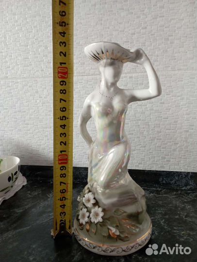Статуэтка Красивая Барышня с цветами В. Еременко
