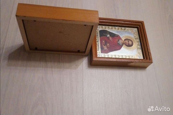 Иконы: Николай Чуд-ц, цел. Пантелеймон