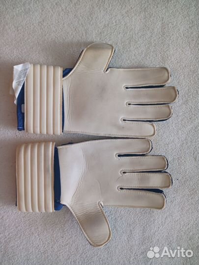 Вратарские перчатки Adidas