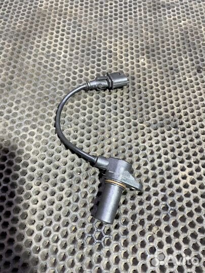 Датчик положения коленвала Jeep Liberty KJ 2.8 CRD