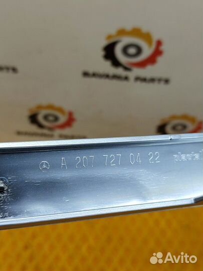 Накладка двери правая Mercedes E W207 3.5 M272