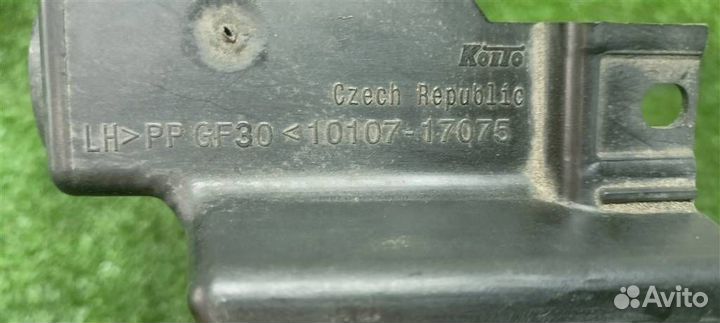 Кронштейн фары левый Audi Q5