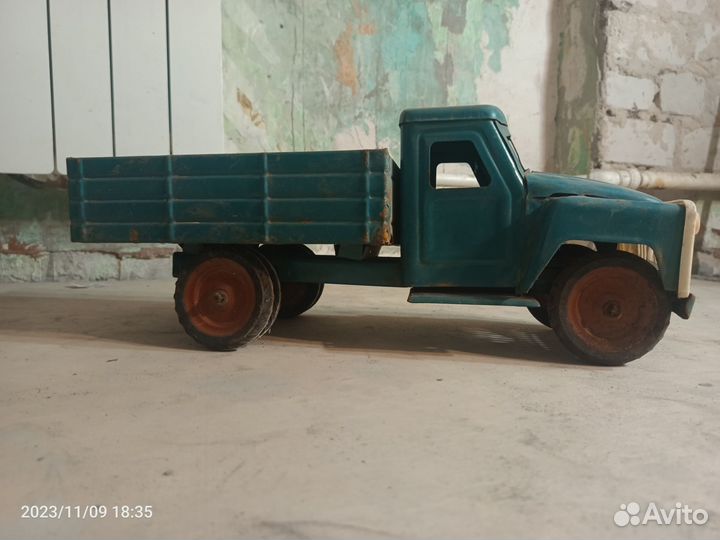 Машина СССР газ 53