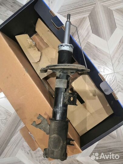 Амортизатор правый передний Nissan Murano Z50