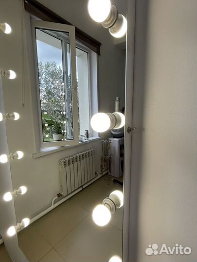 Зеркало с лампочками